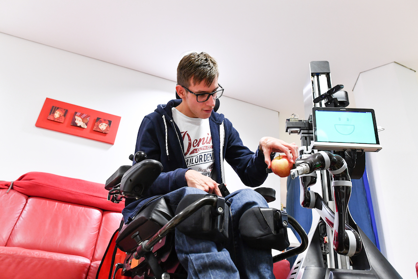 Marvin hilft Marvin: Körperbehinderte testen Pflegeroboter