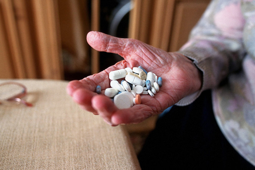 Menschen mit Demenz werden zu oft mit Pillen ruhiggestellt